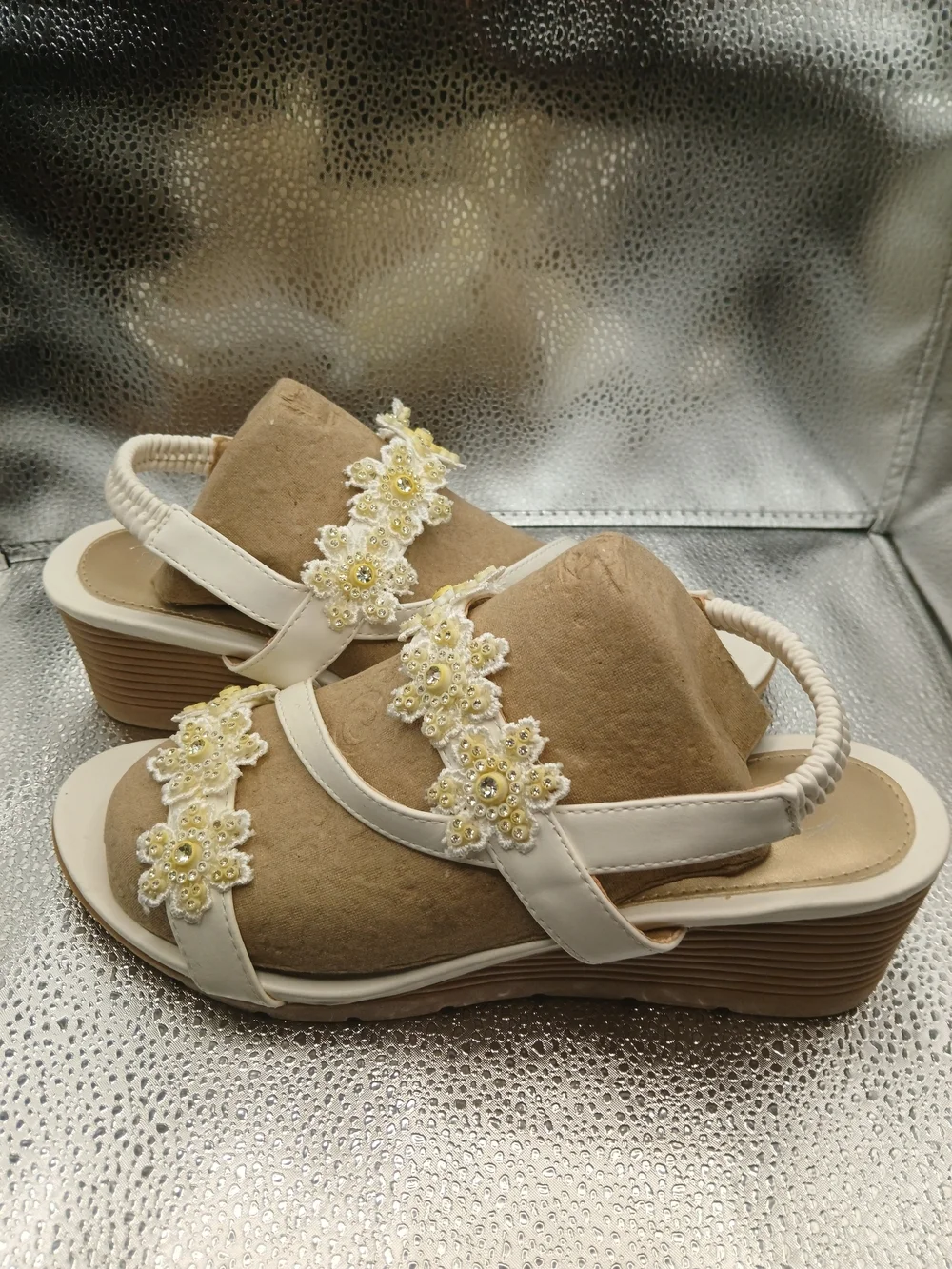 Shibever White Floral Appliqué Slingback Sandals Women's Size 40/9